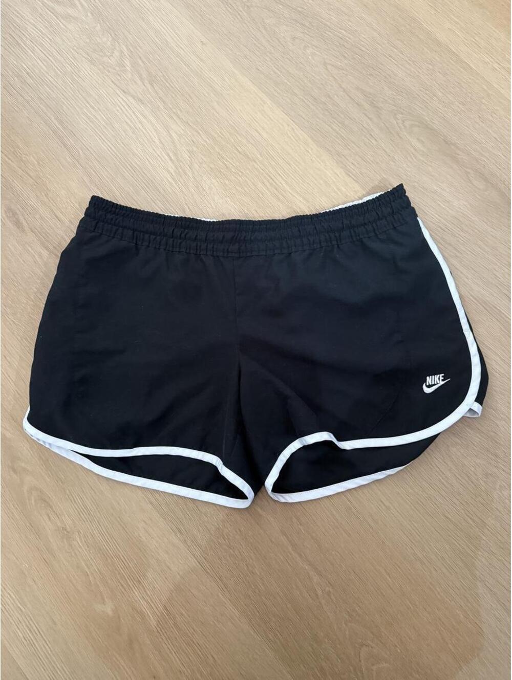 Nike Women’s Tempo Running Shorts – Size Medium